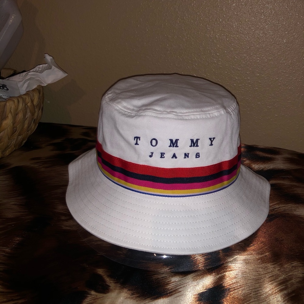 Tommy Hilfiger bucket hat
